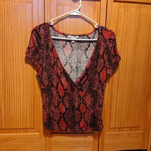 Snake print short sleeve crop top